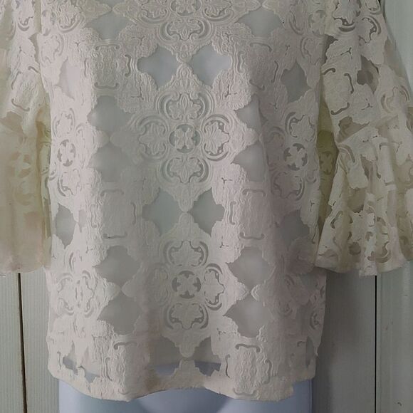 Kaari Blue off white lace top  bell sleeves  Sz S - Picture 2 of 5